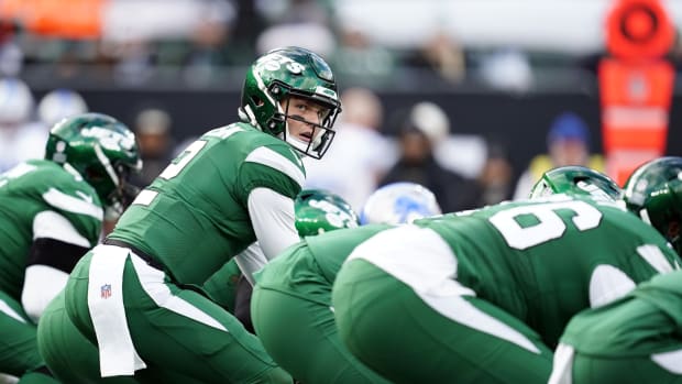 New York Jets QB Zach Wilson under center